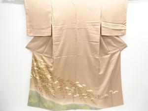 糸巻きに花蝶模様刺繍三つ紋色留袖